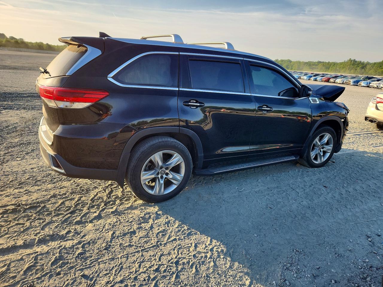 2019 TOYOTA HIGHLANDER LIMITED photo 3