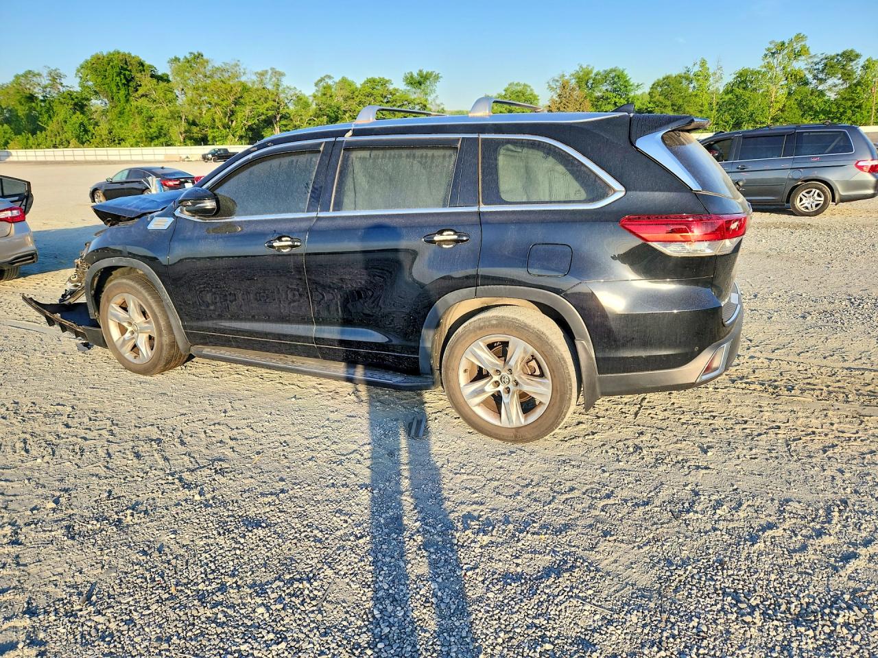 2019 TOYOTA HIGHLANDER LIMITED photo 2