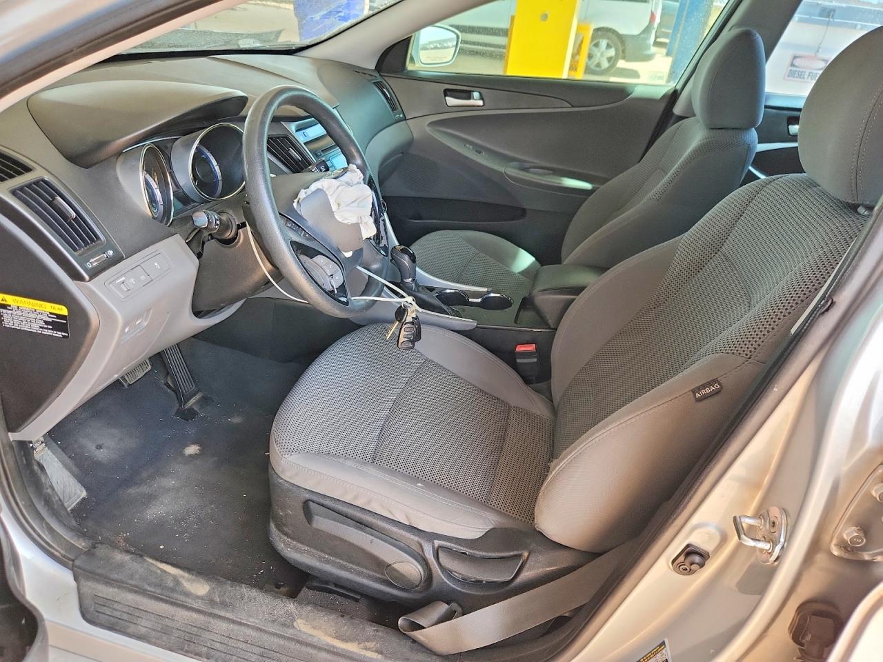 2013 HYUNDAI SONATA GLS photo 13