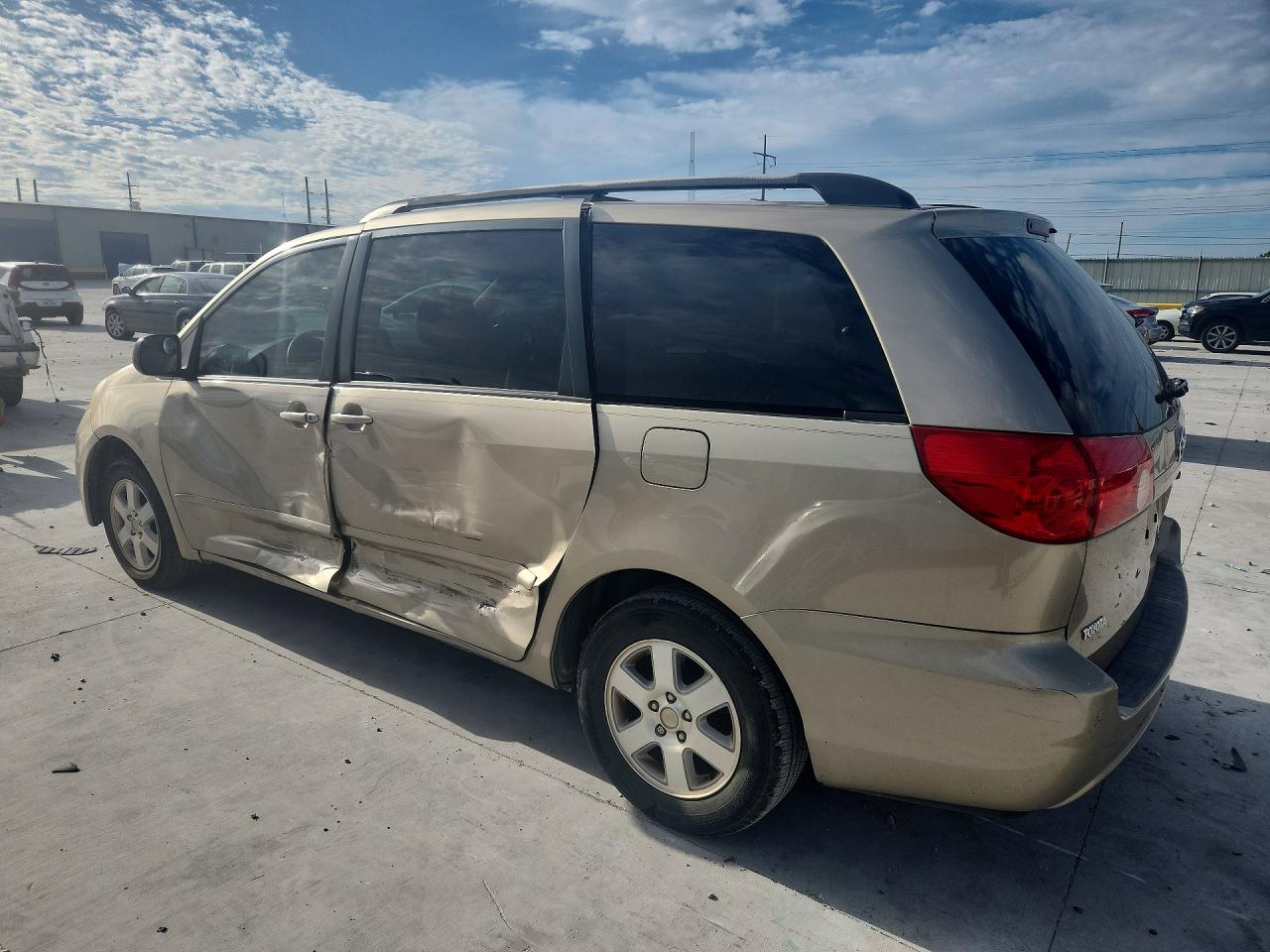 2008 TOYOTA SIENNA LE 7-PASSENGER photo 4