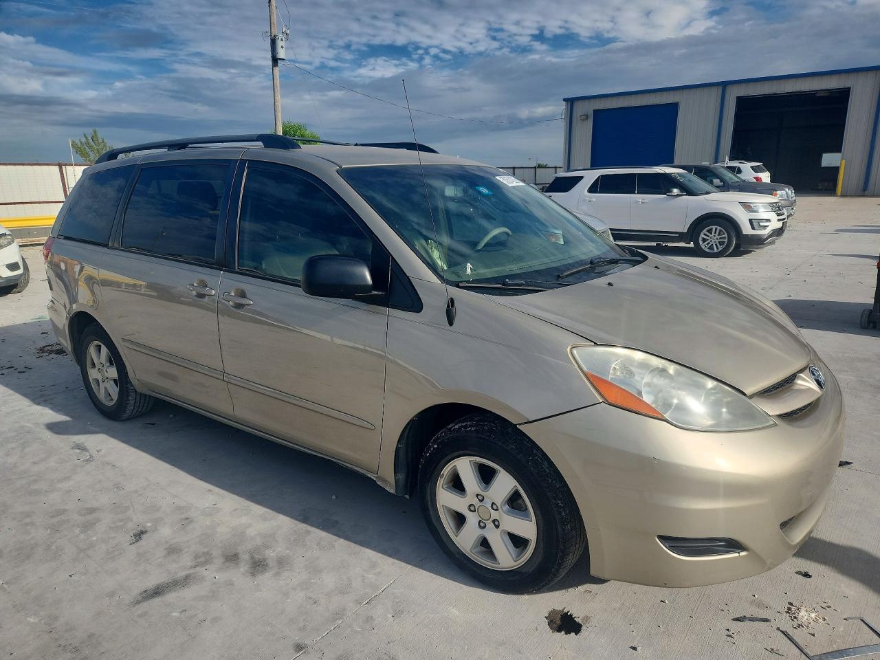 2008 TOYOTA SIENNA LE 7-PASSENGER photo 10