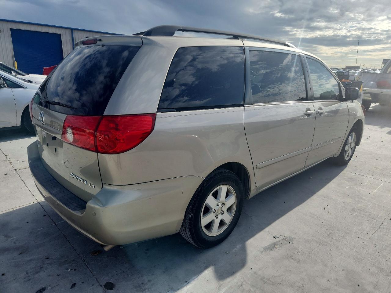 2008 TOYOTA SIENNA LE 7-PASSENGER photo 7