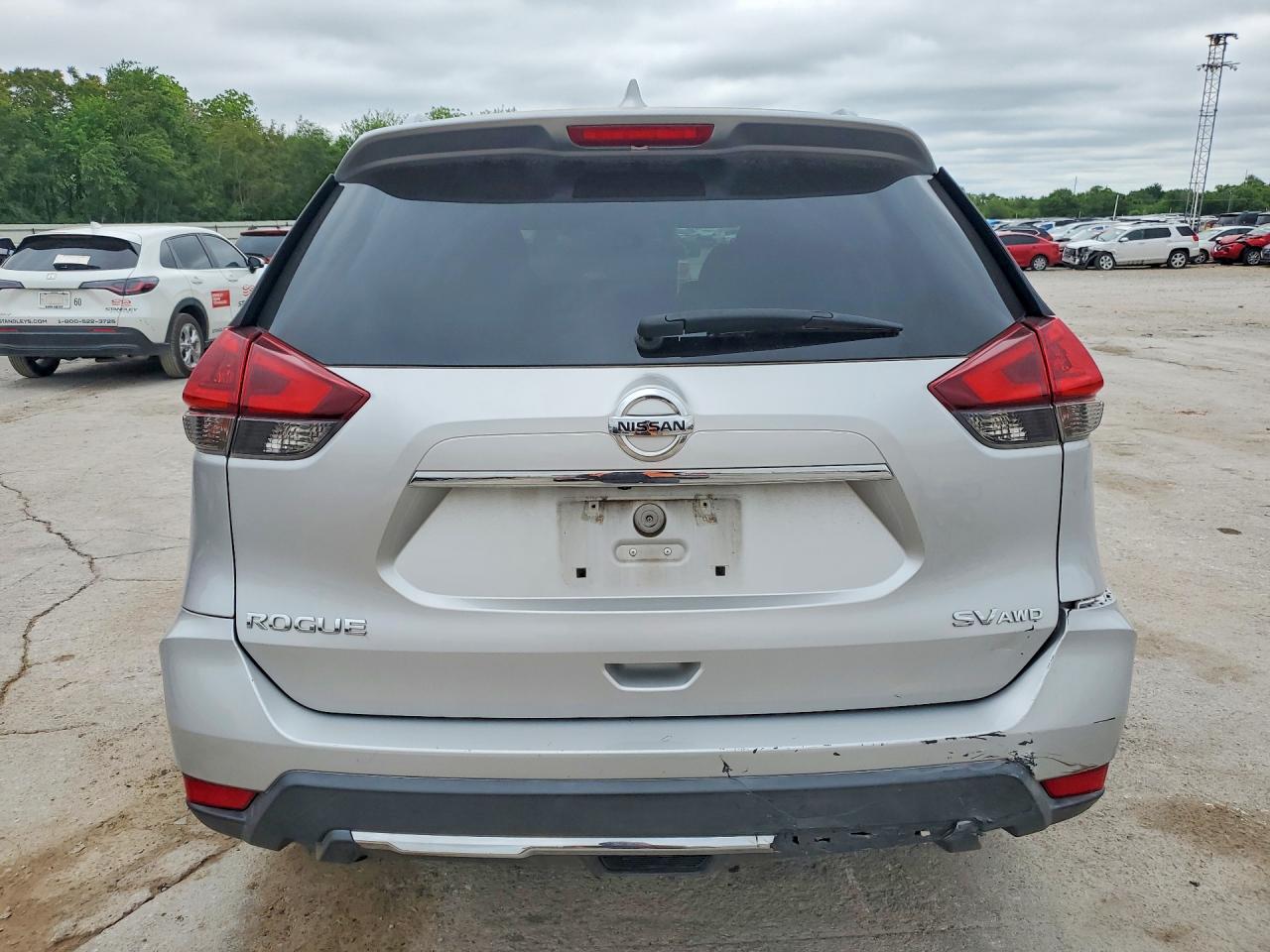 2018 NISSAN ROGUE SV photo 11
