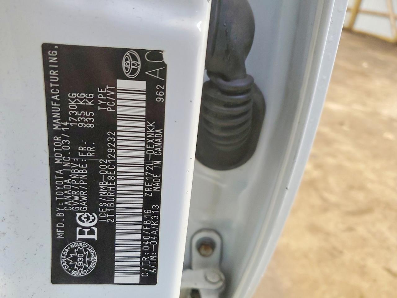 2014 TOYOTA COROLLA L photo 37