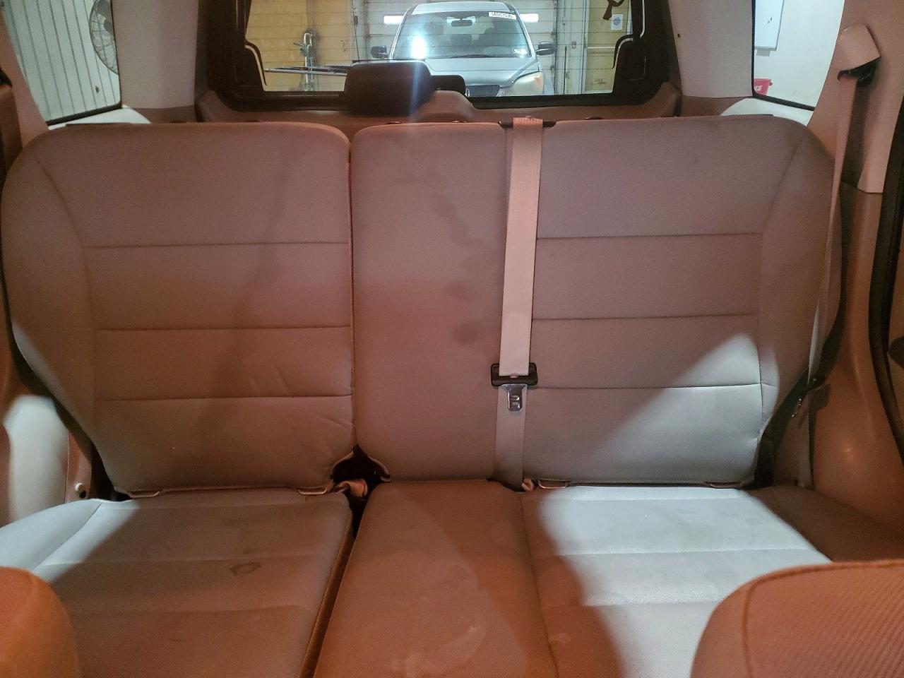 2010 FORD ESCAPE XLT photo 28