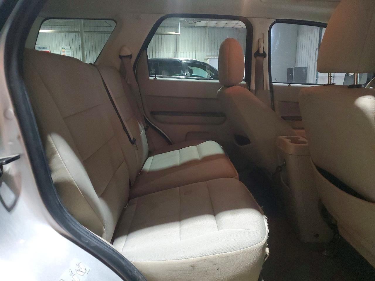 2010 FORD ESCAPE XLT photo 31