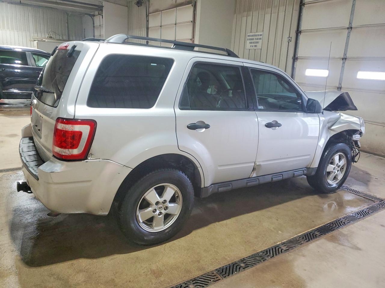 2010 FORD ESCAPE XLT photo 7