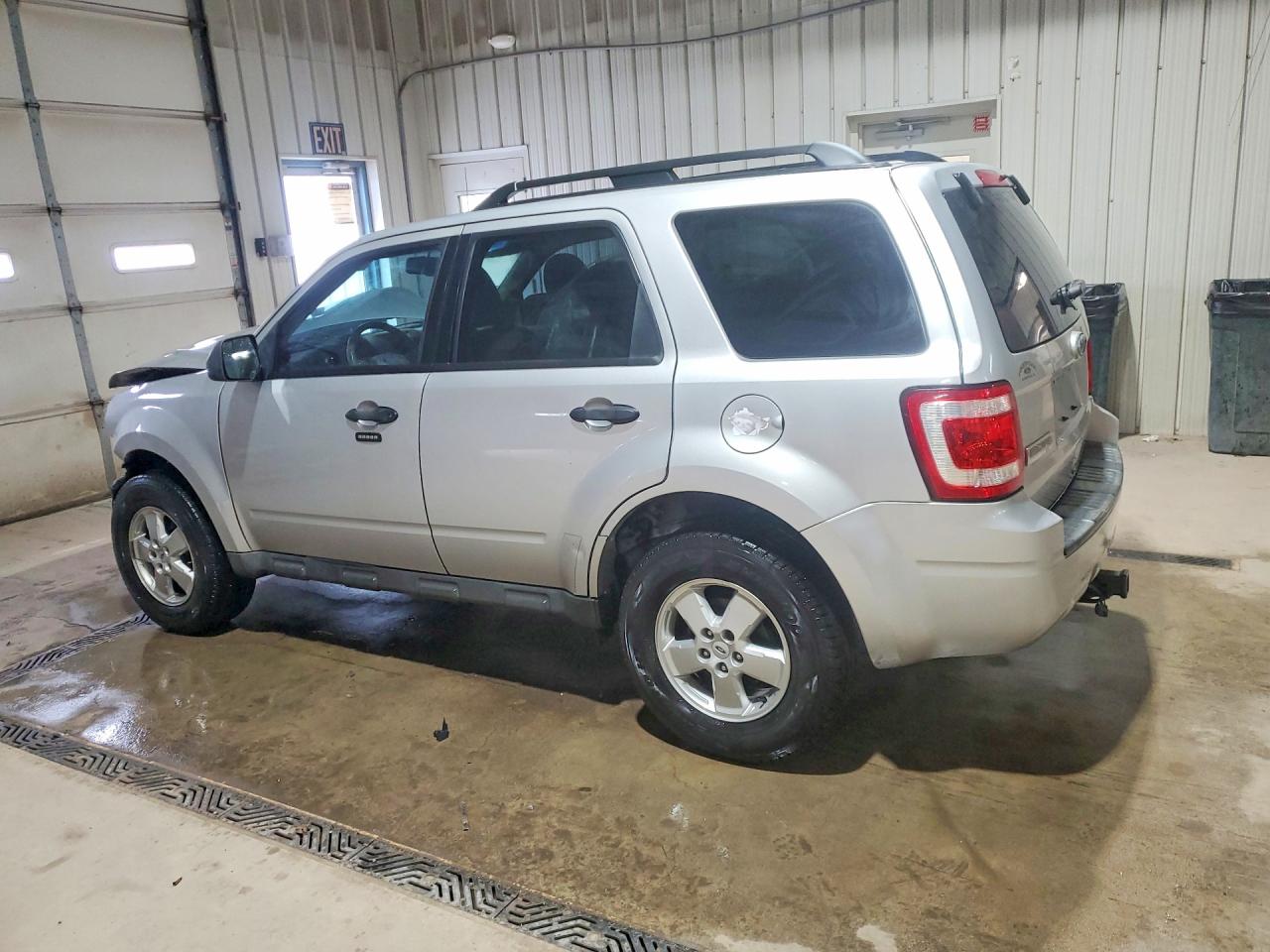 2010 FORD ESCAPE XLT photo 4