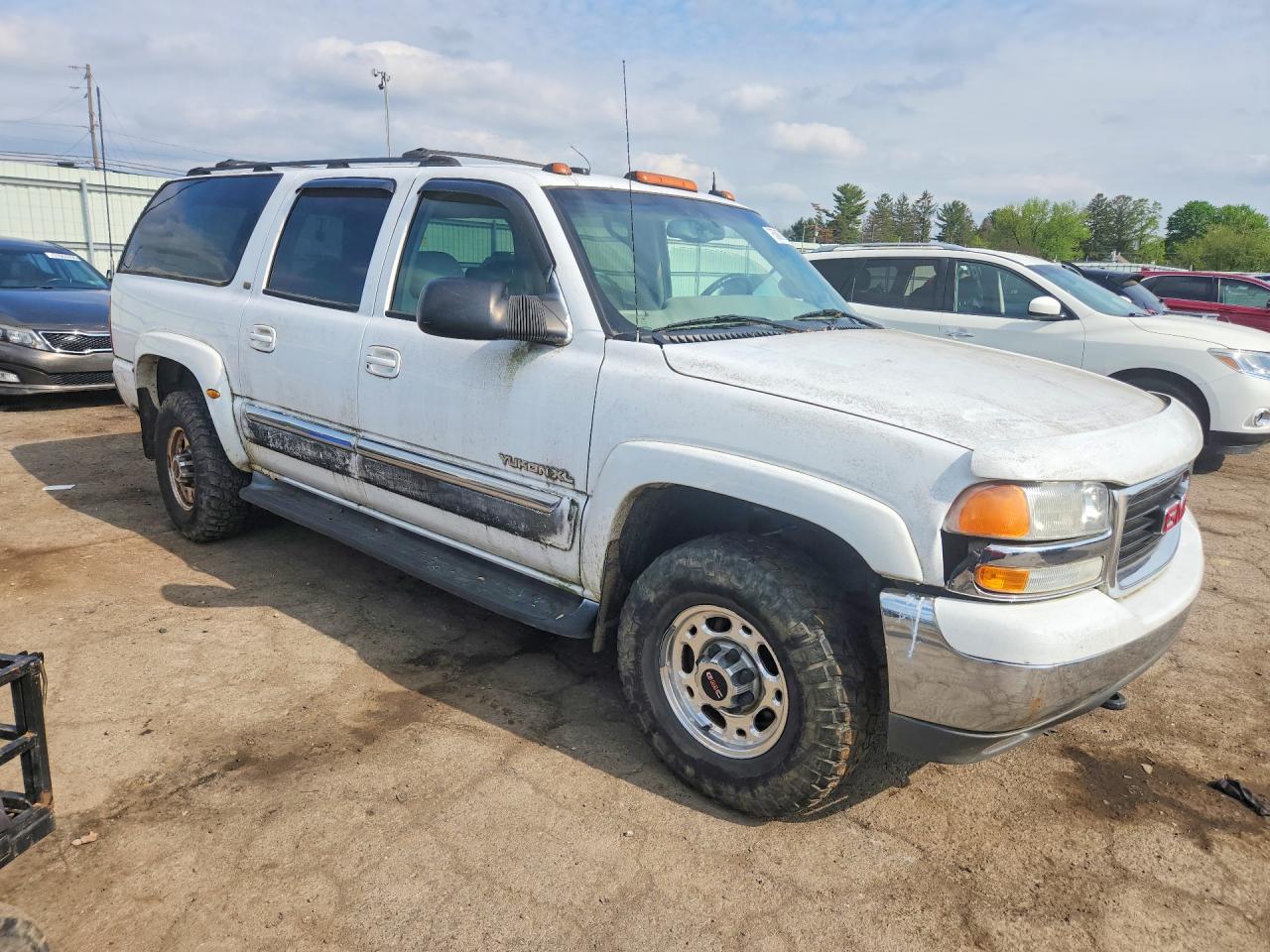 2003 GMC YUKON XL K2500 photo 4