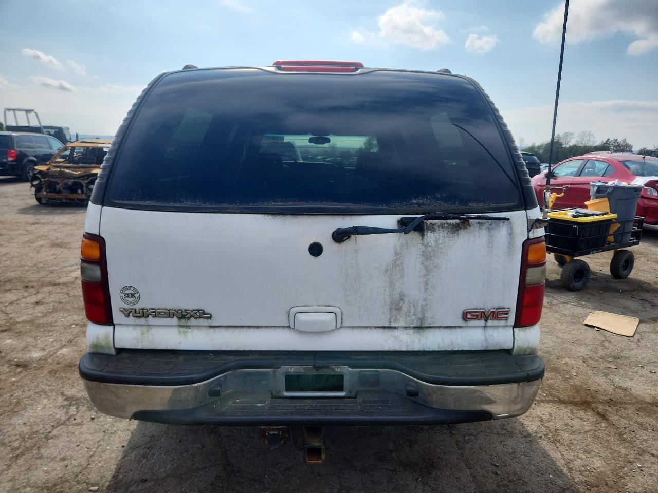 2003 GMC YUKON XL K2500 photo 6