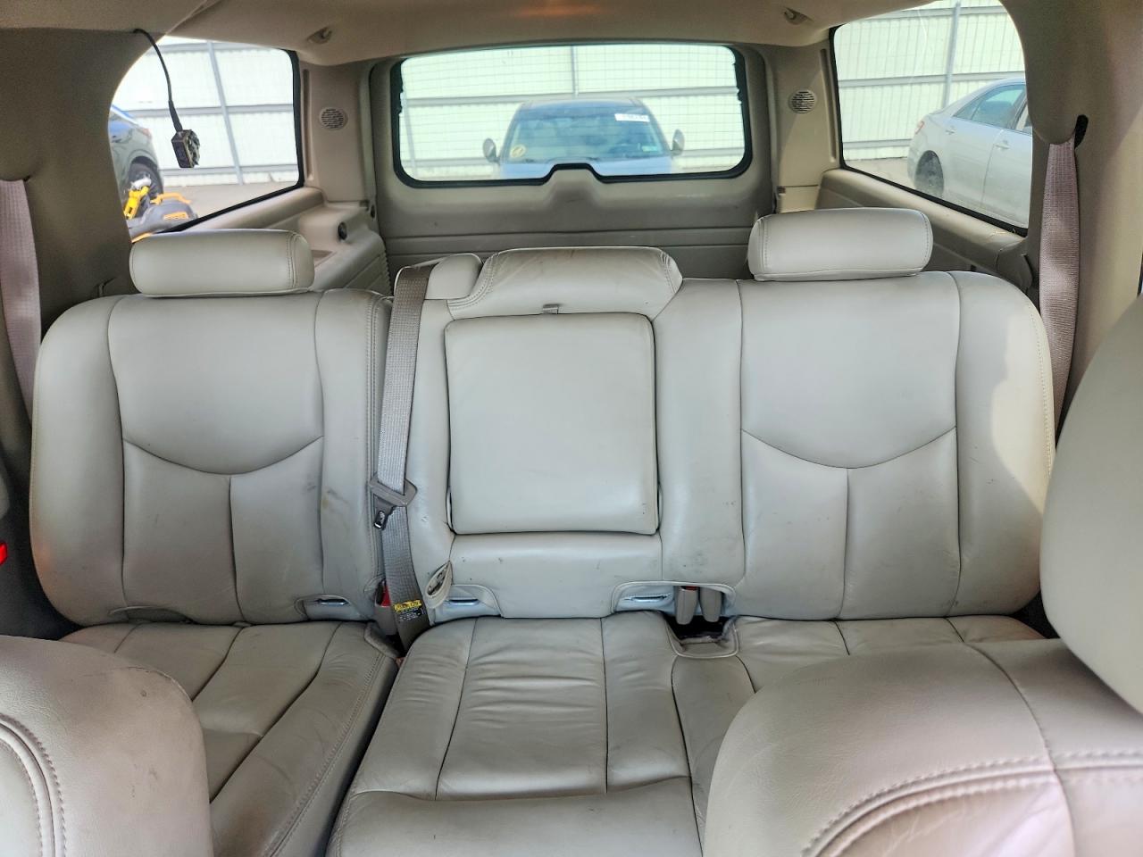 2003 GMC YUKON XL K2500 photo 10