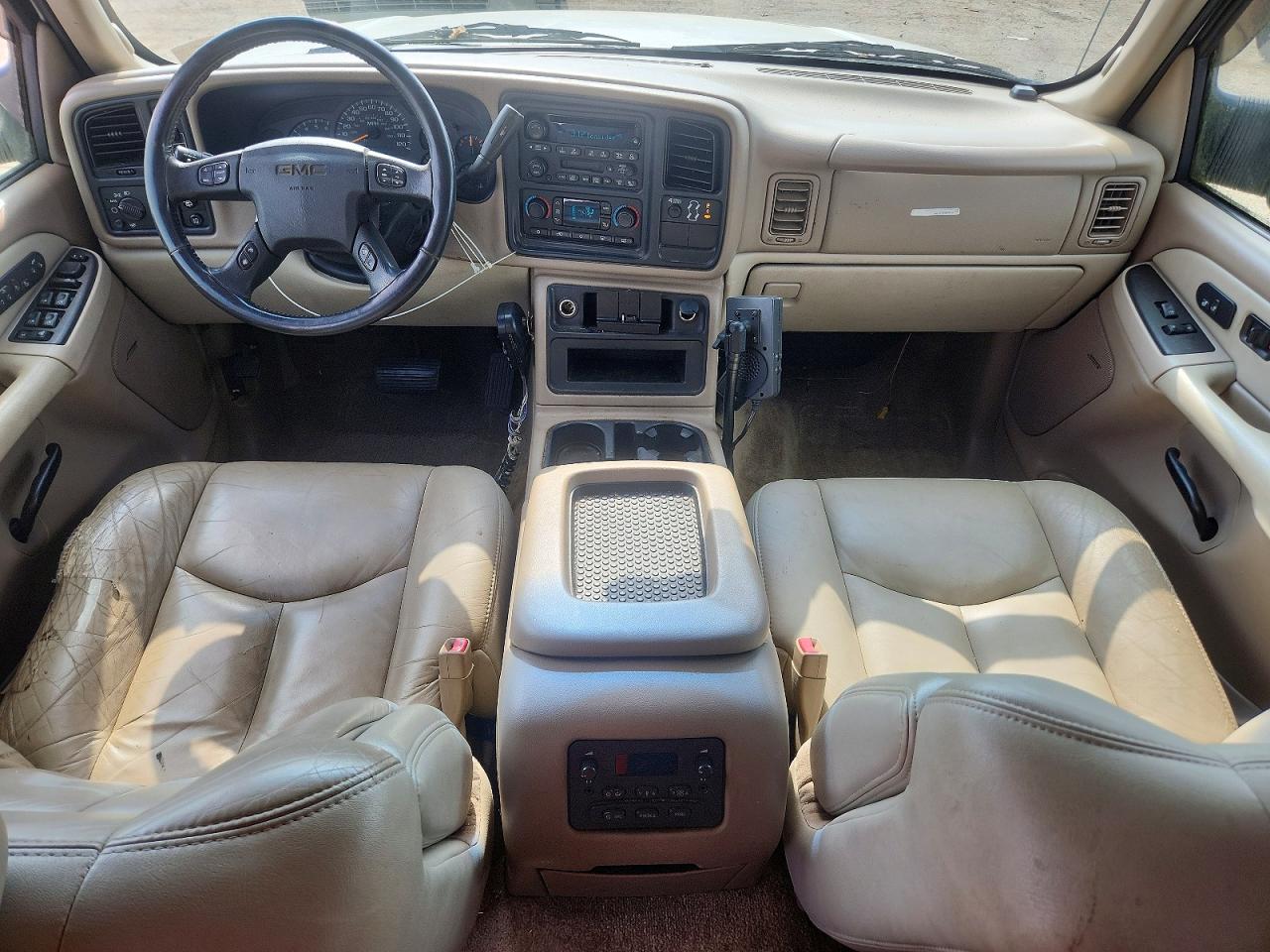2003 GMC YUKON XL K2500 photo 8
