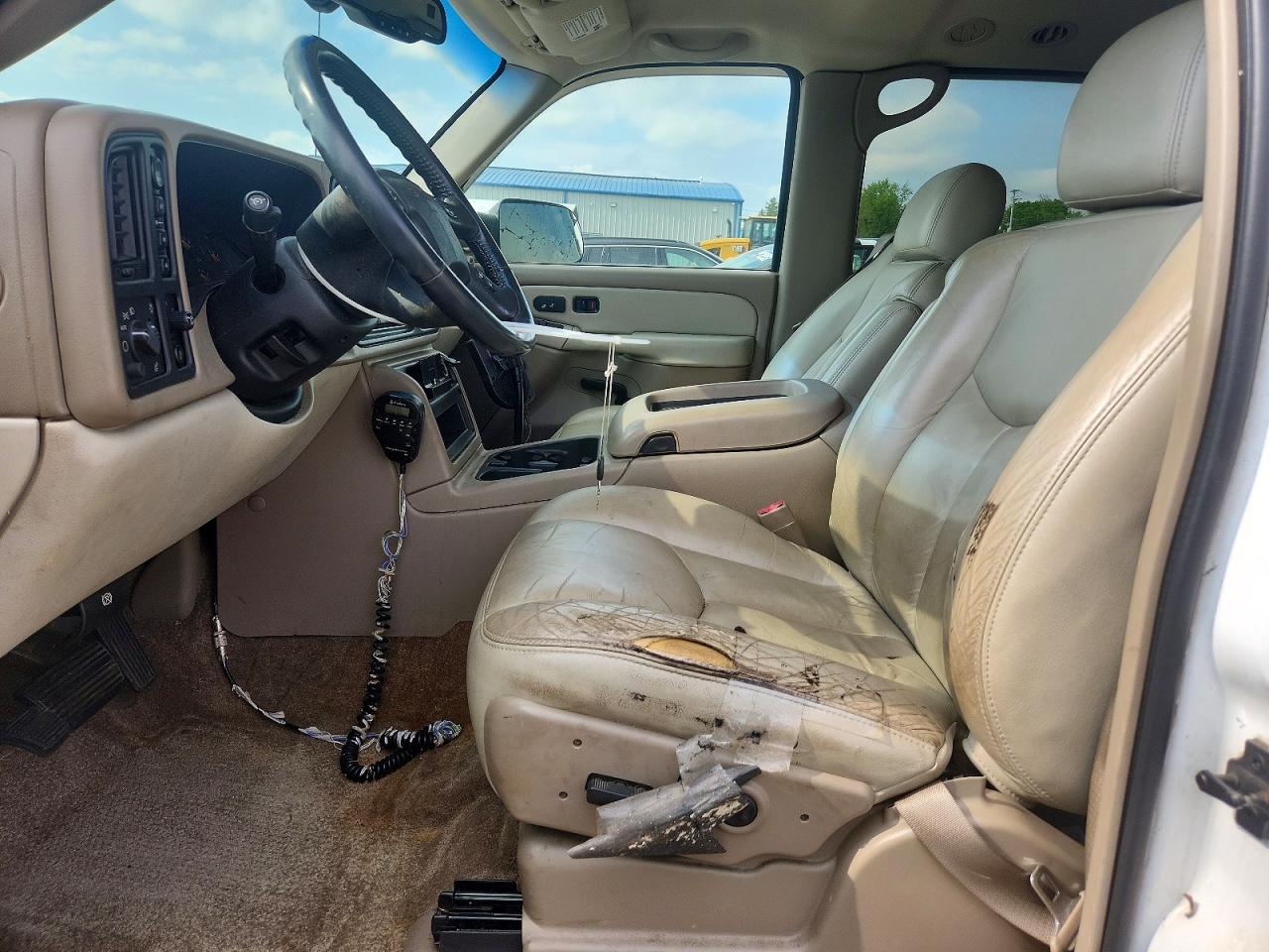 2003 GMC YUKON XL K2500 photo 7