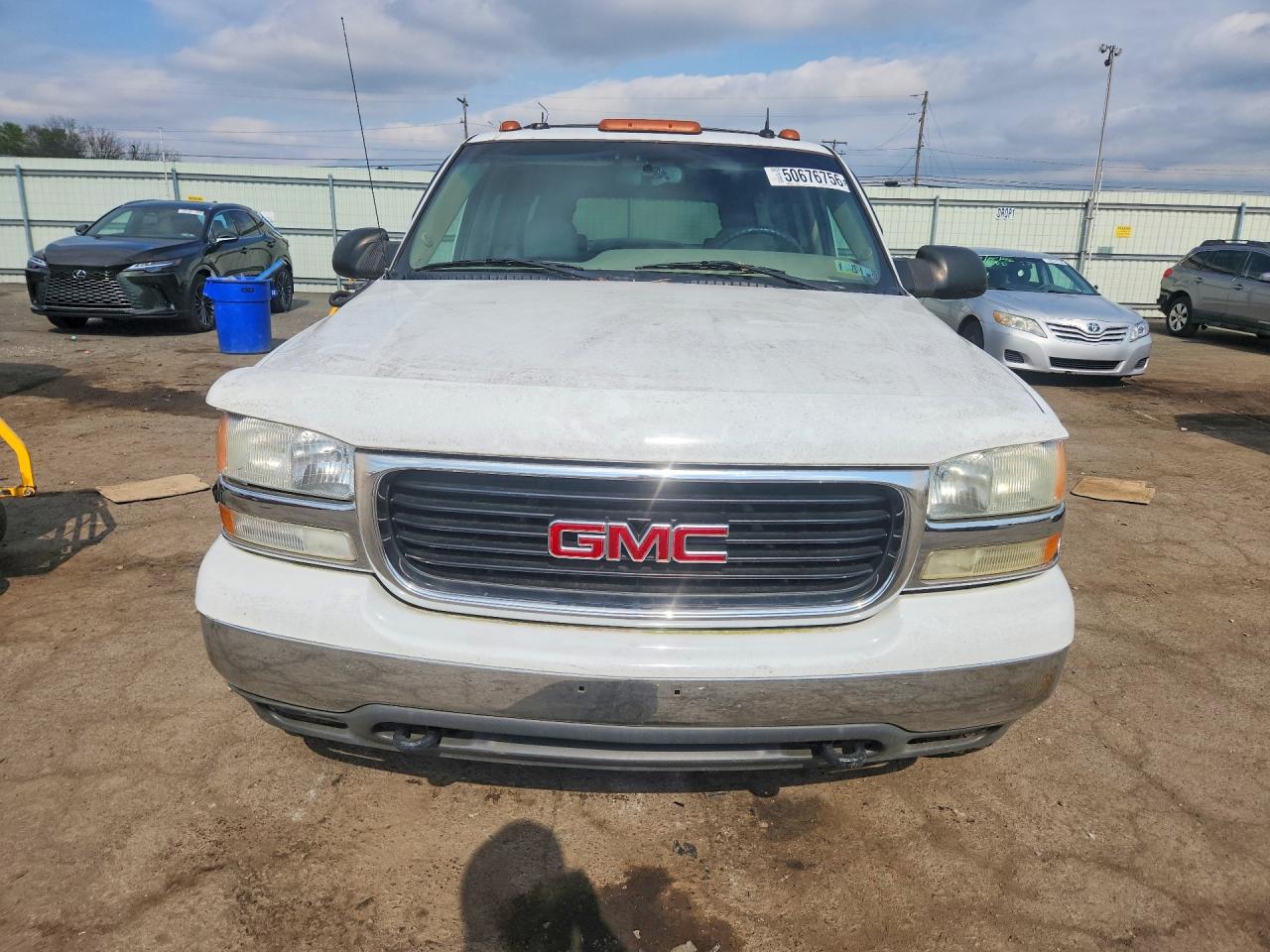2003 GMC YUKON XL K2500 photo 5