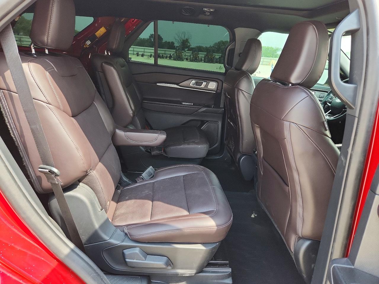 2025 FORD EXPLORER PLATINUM photo 19