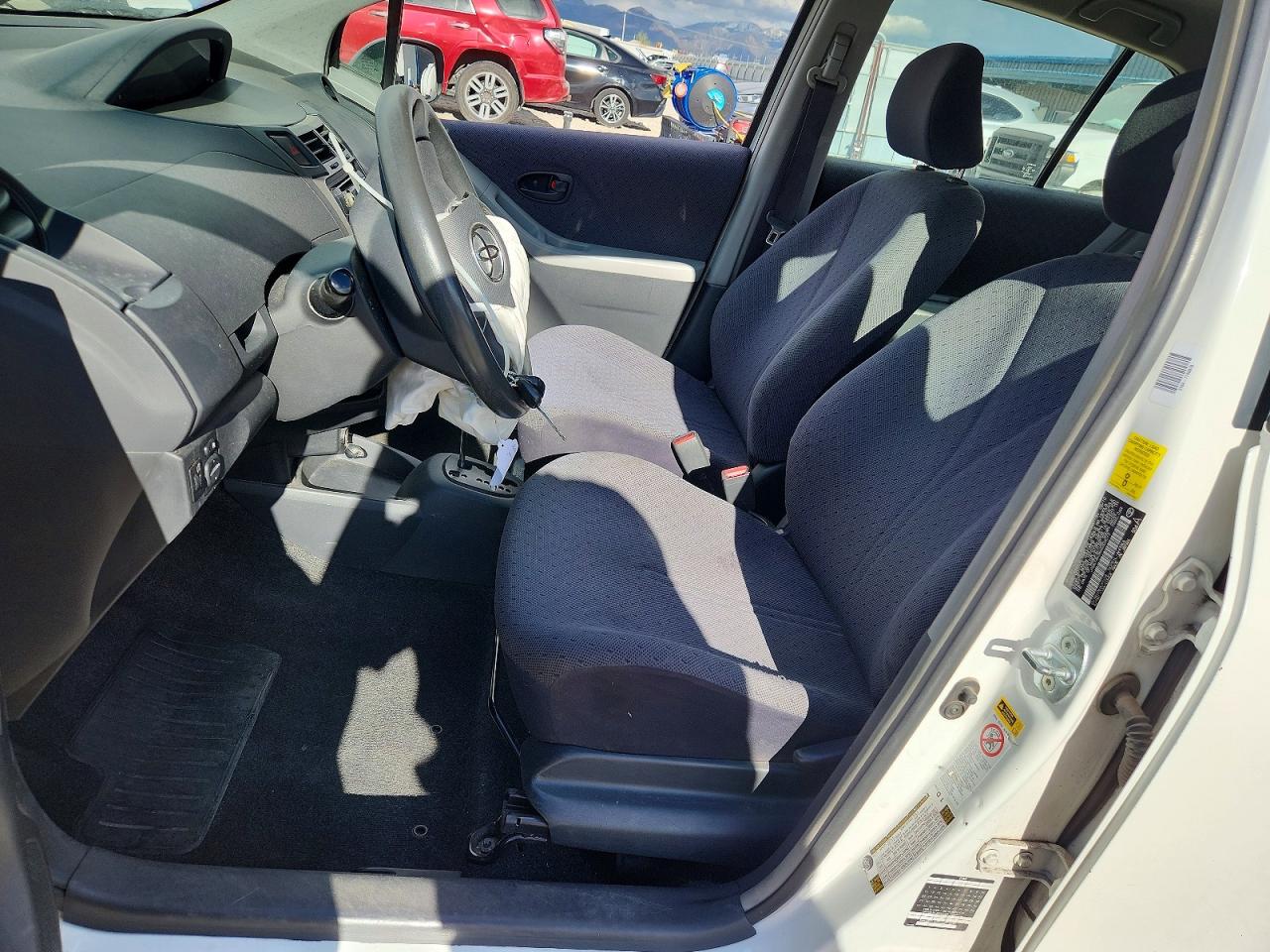 2010 TOYOTA YARIS BASE photo 19