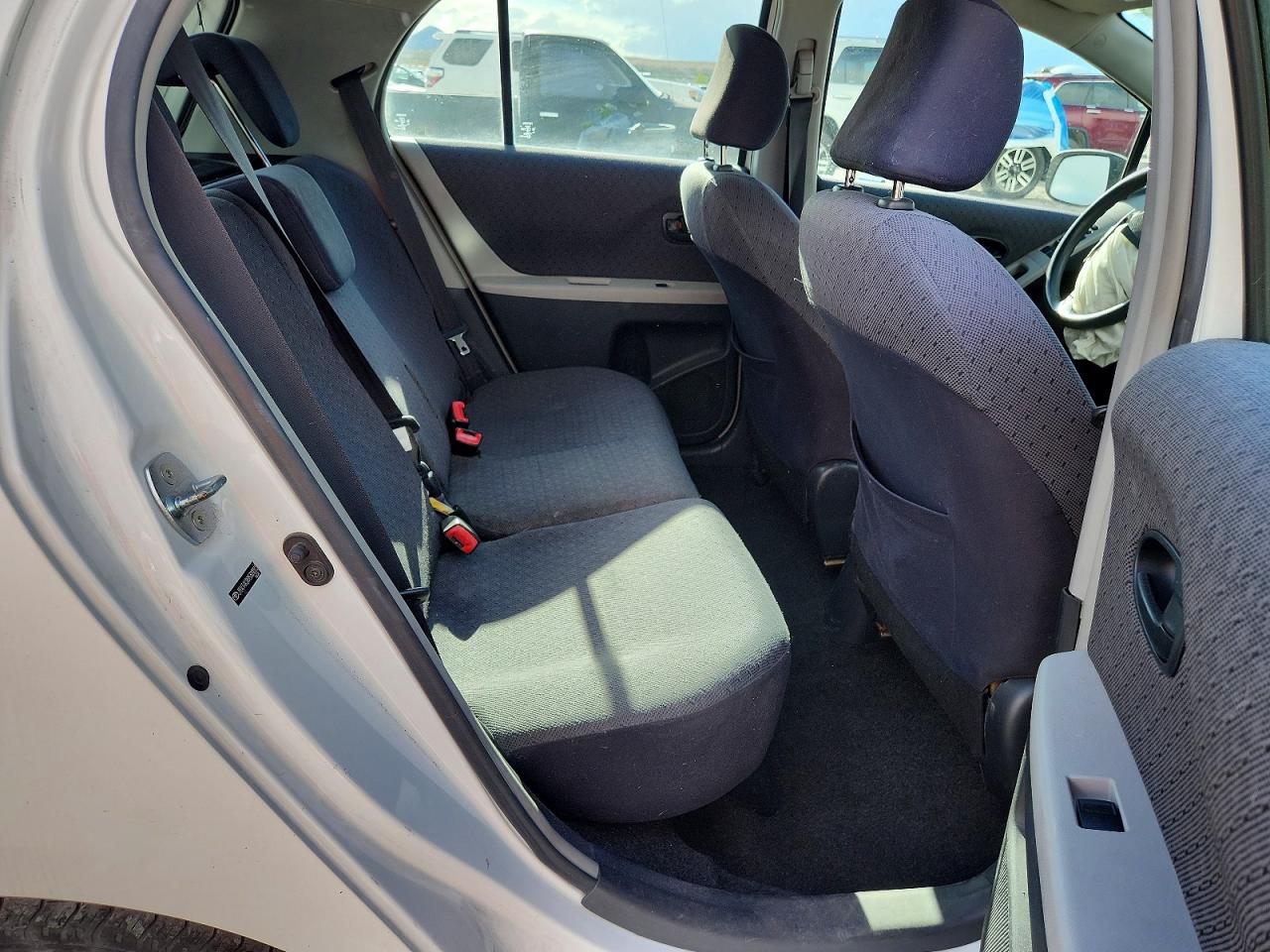 2010 TOYOTA YARIS BASE photo 28