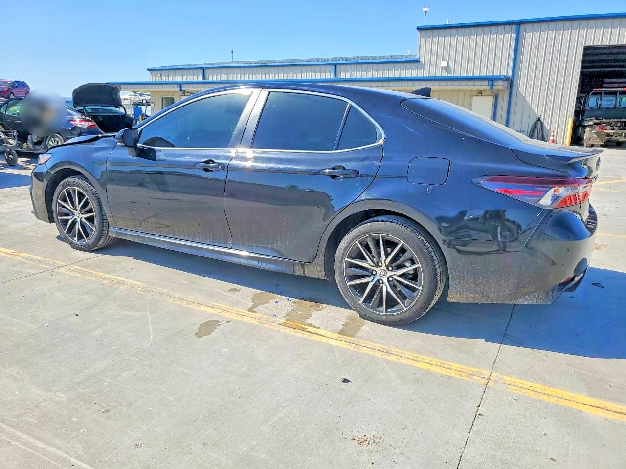 2023 TOYOTA CAMRY SE photo 3