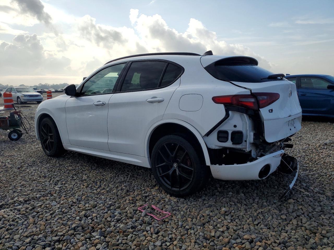 2020 ALFA ROMEO STELVIO photo 3