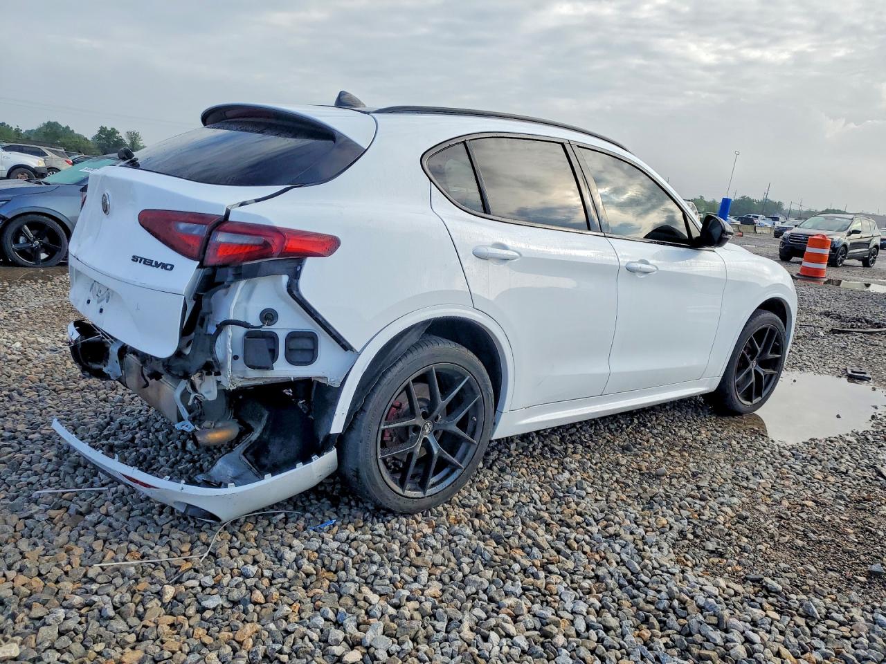2020 ALFA ROMEO STELVIO photo 5