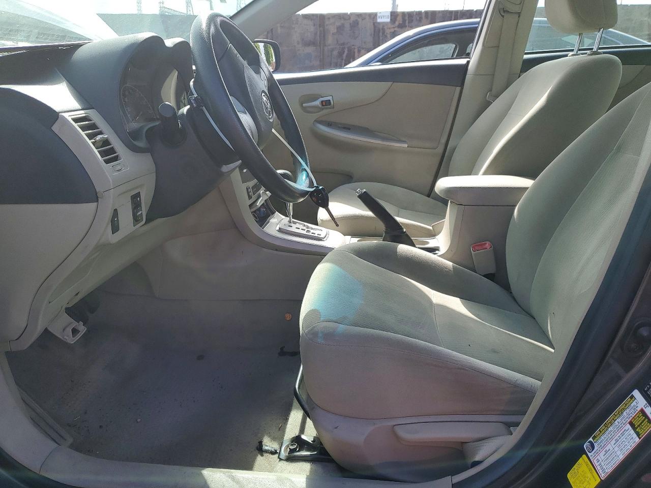 2013 TOYOTA COROLLA LE photo 19