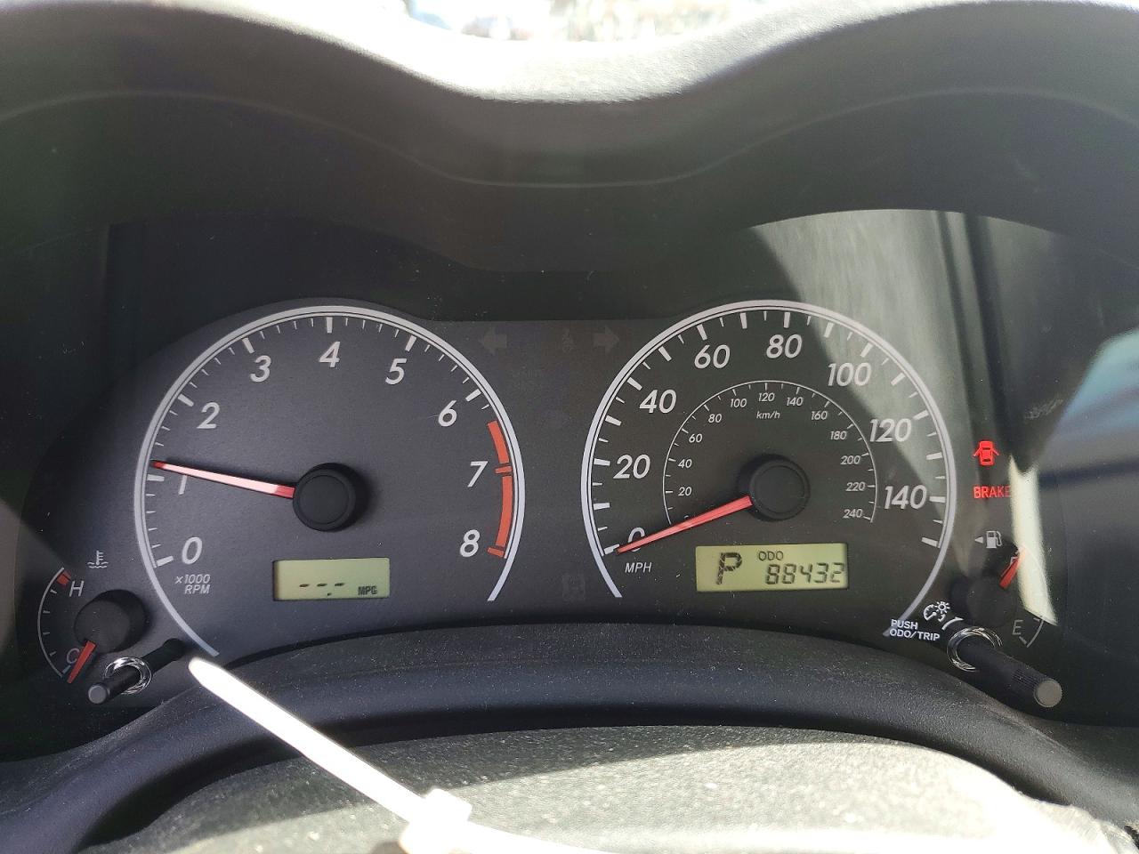 2013 TOYOTA COROLLA LE photo 25