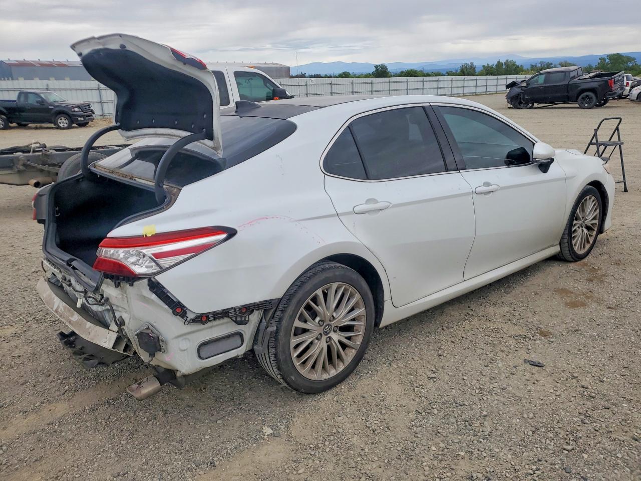2018 TOYOTA CAMRY XLE V6 photo 5