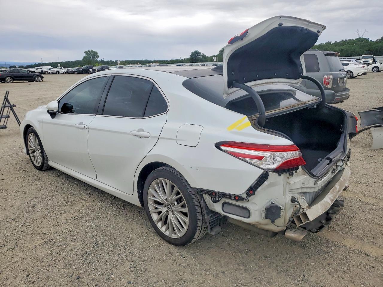 2018 TOYOTA CAMRY XLE V6 photo 3