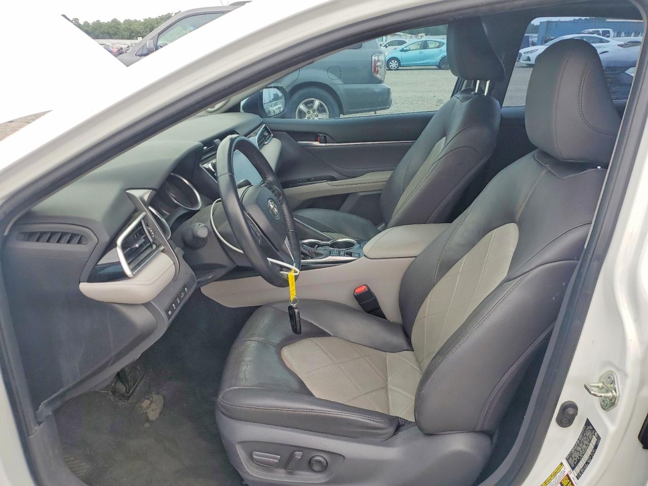 2018 TOYOTA CAMRY XLE V6 photo 13