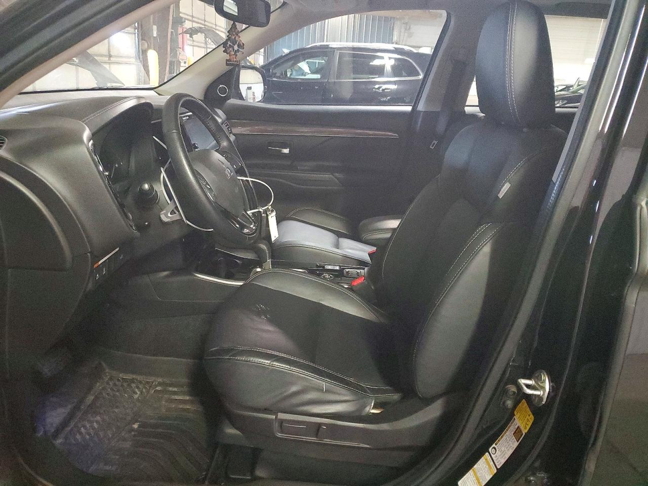 2019 MITSUBISHI OUTLANDER GT photo 13