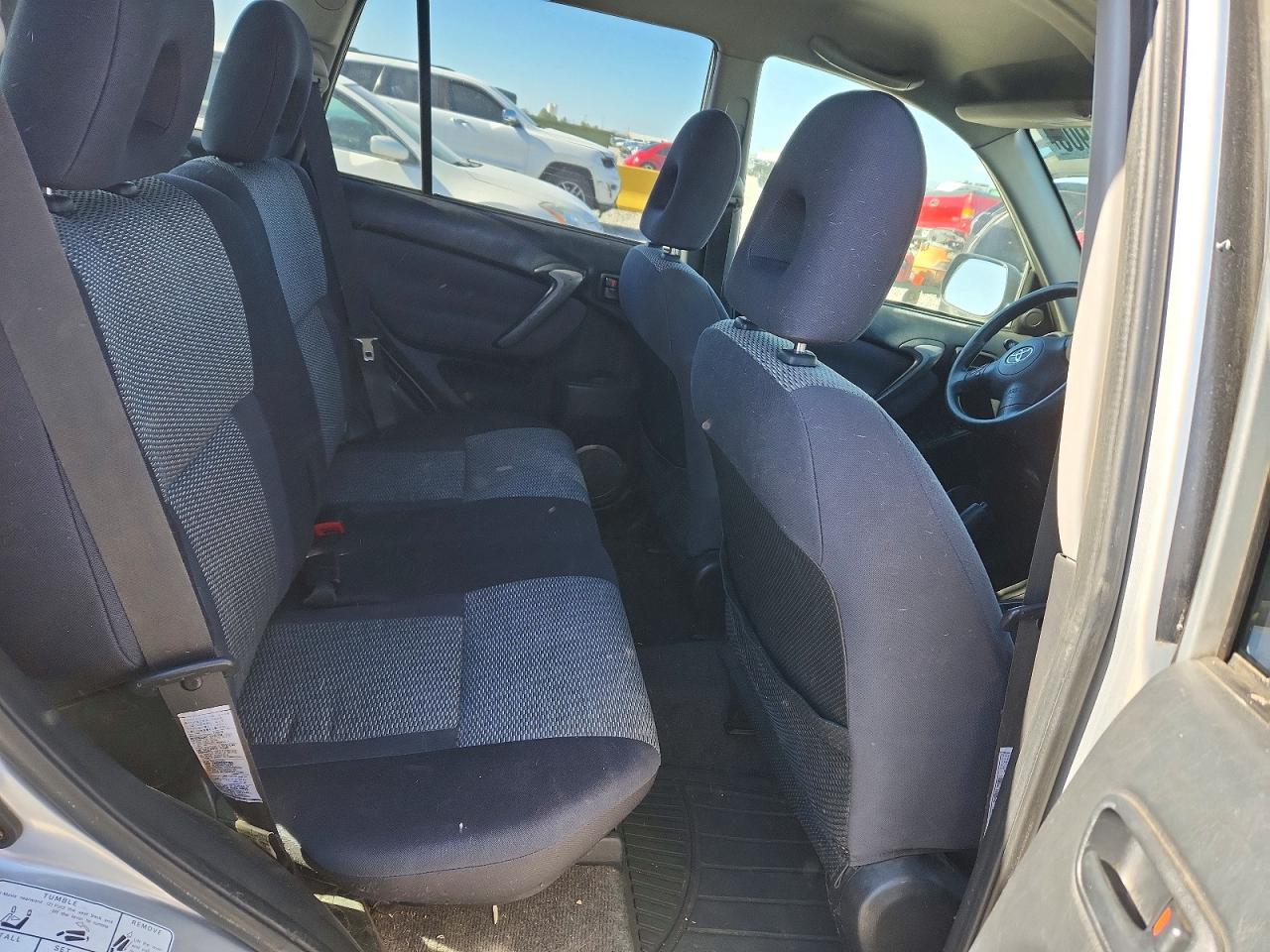 2004 TOYOTA RAV4 BASE photo 11