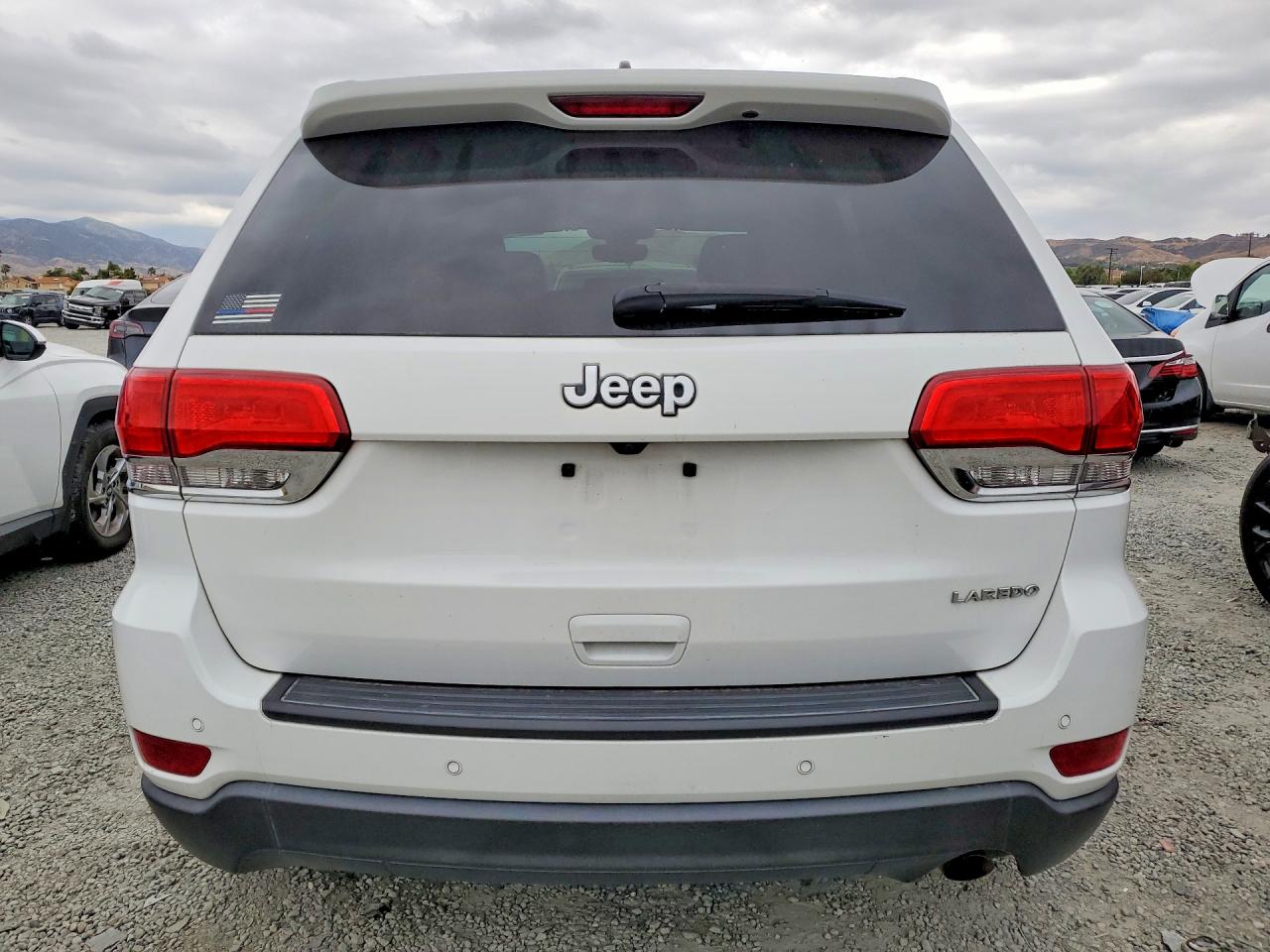 2019 JEEP GRAND CHEROKEE LAREDO photo 6