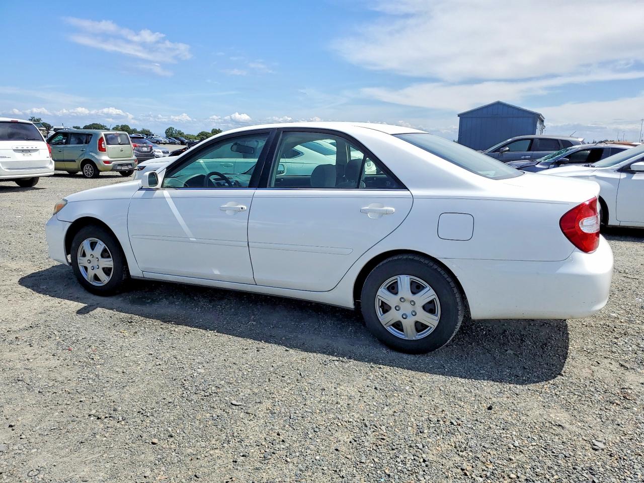 2002 TOYOTA CAMRY LE photo 4