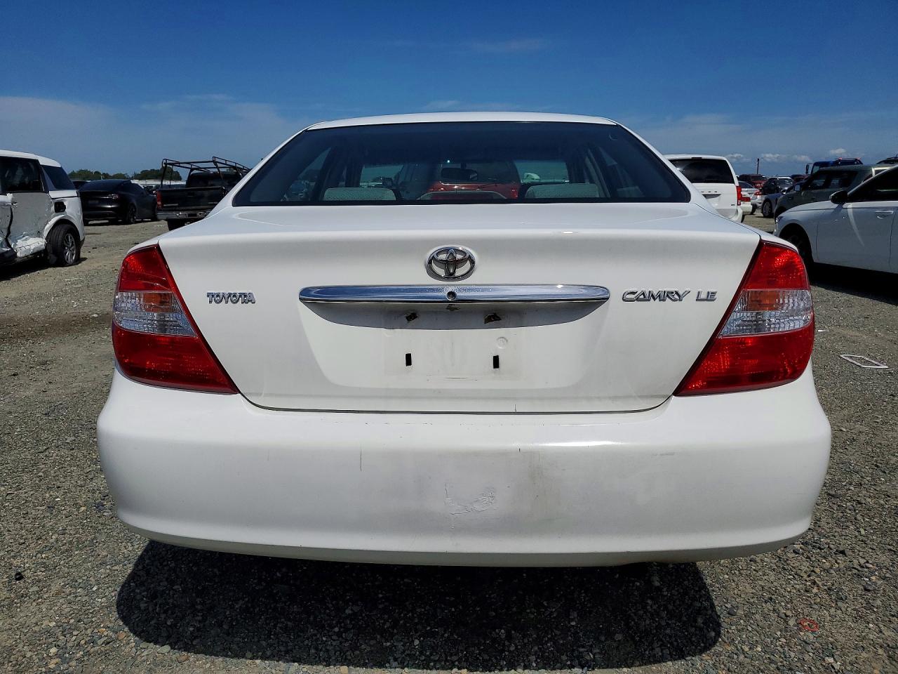 2002 TOYOTA CAMRY LE photo 16