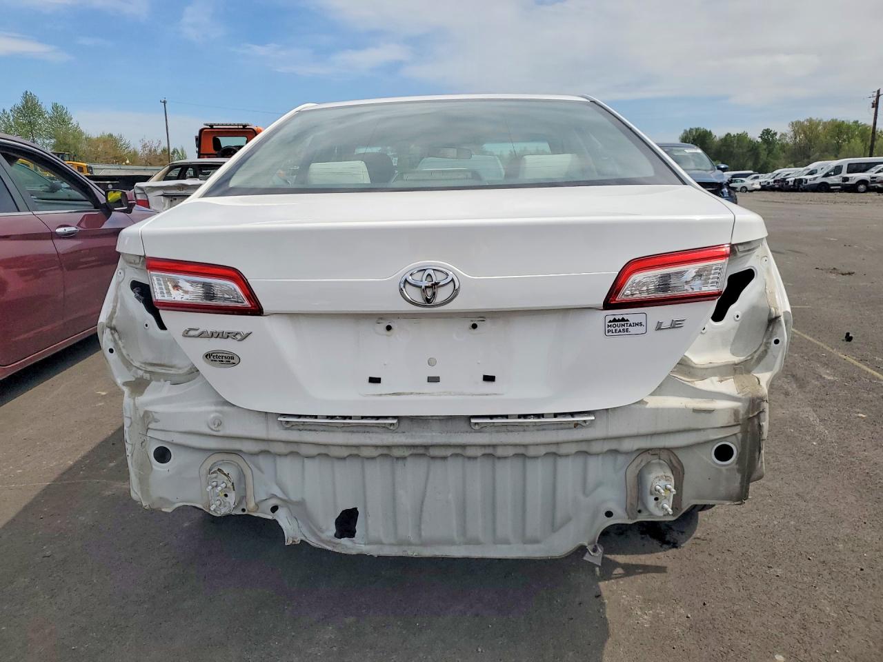 2012 TOYOTA CAMRY LE photo 16