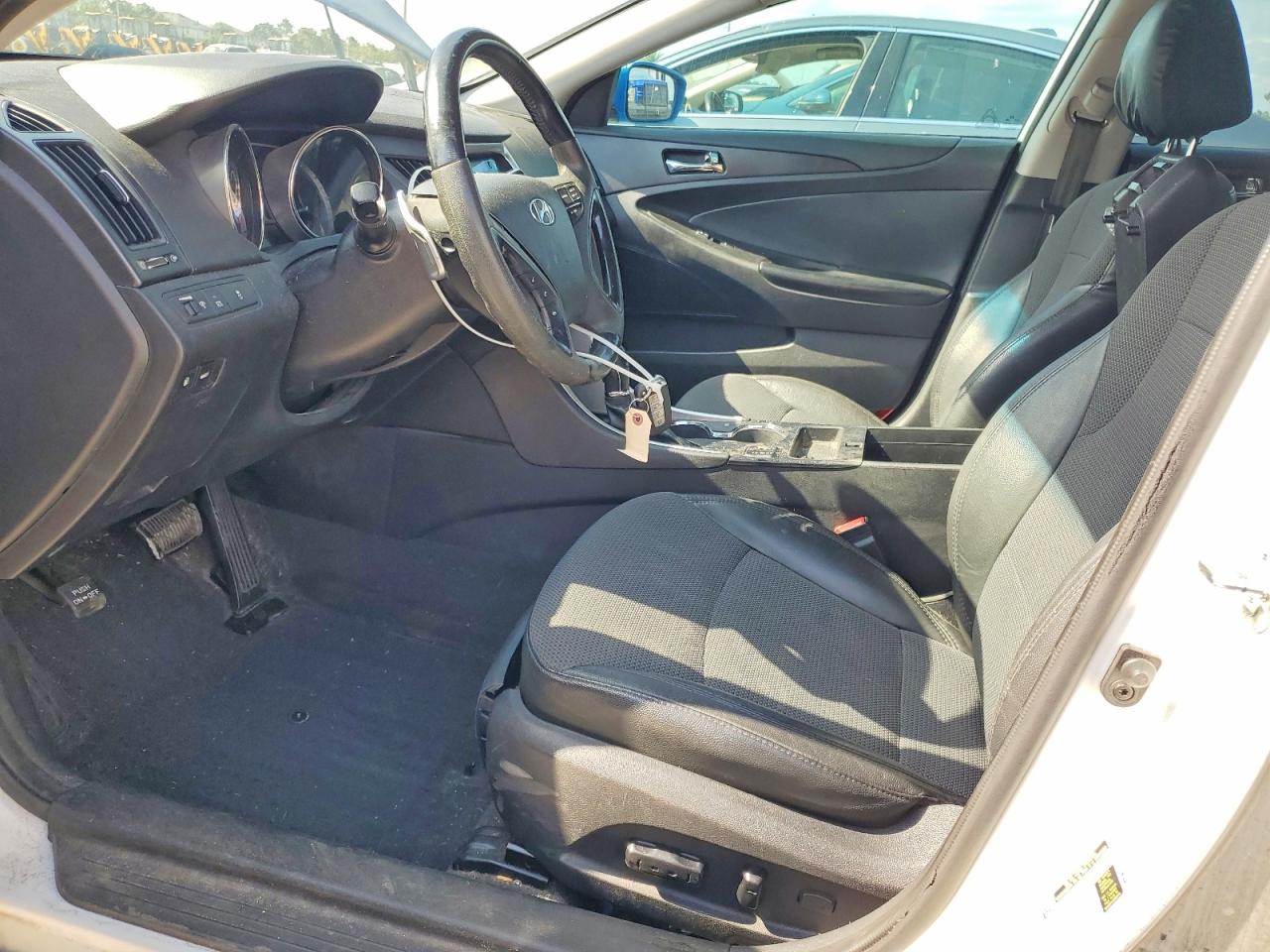 2013 HYUNDAI SONATA SE photo 19