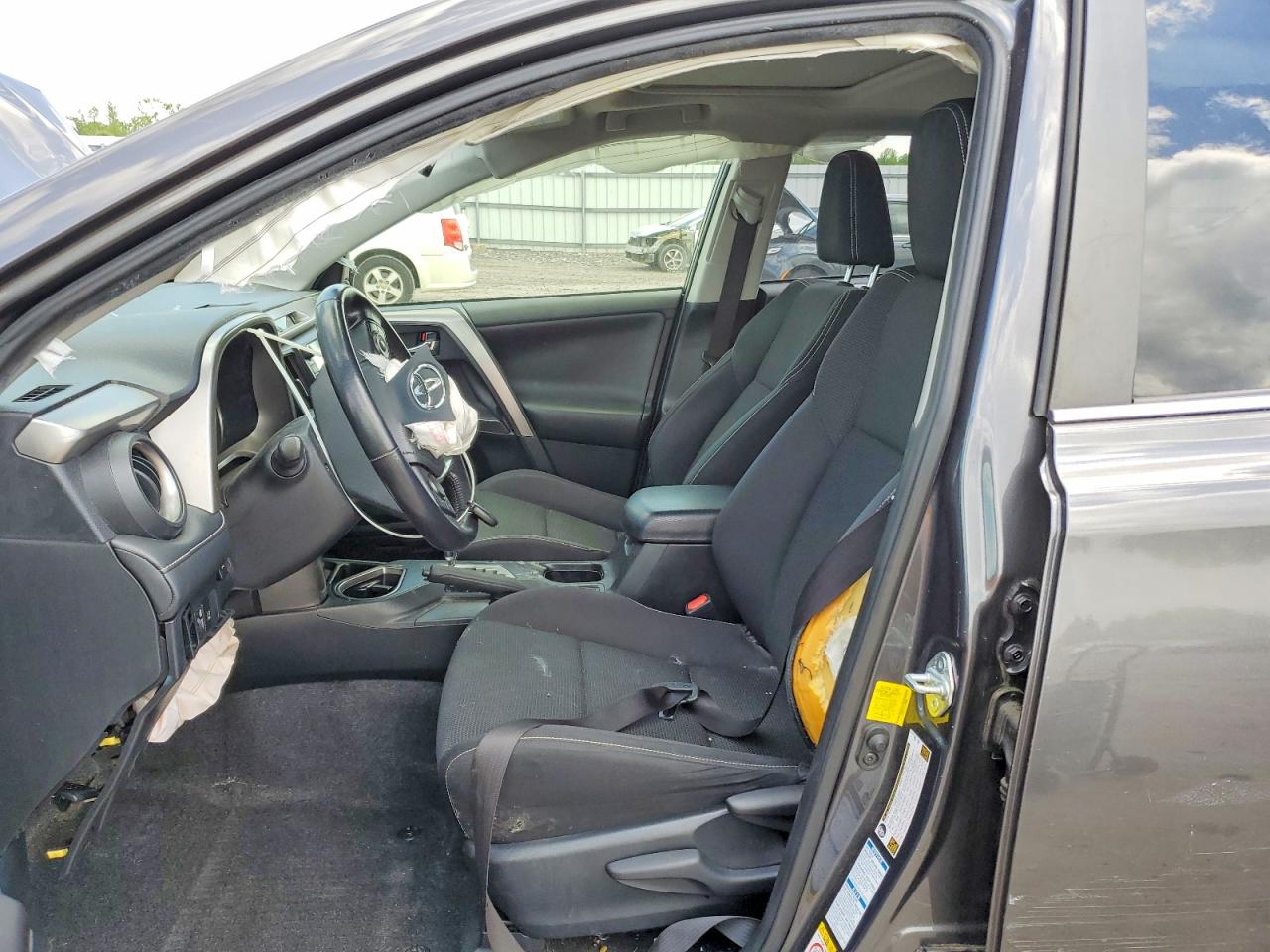 2017 TOYOTA RAV4 XLE photo 19