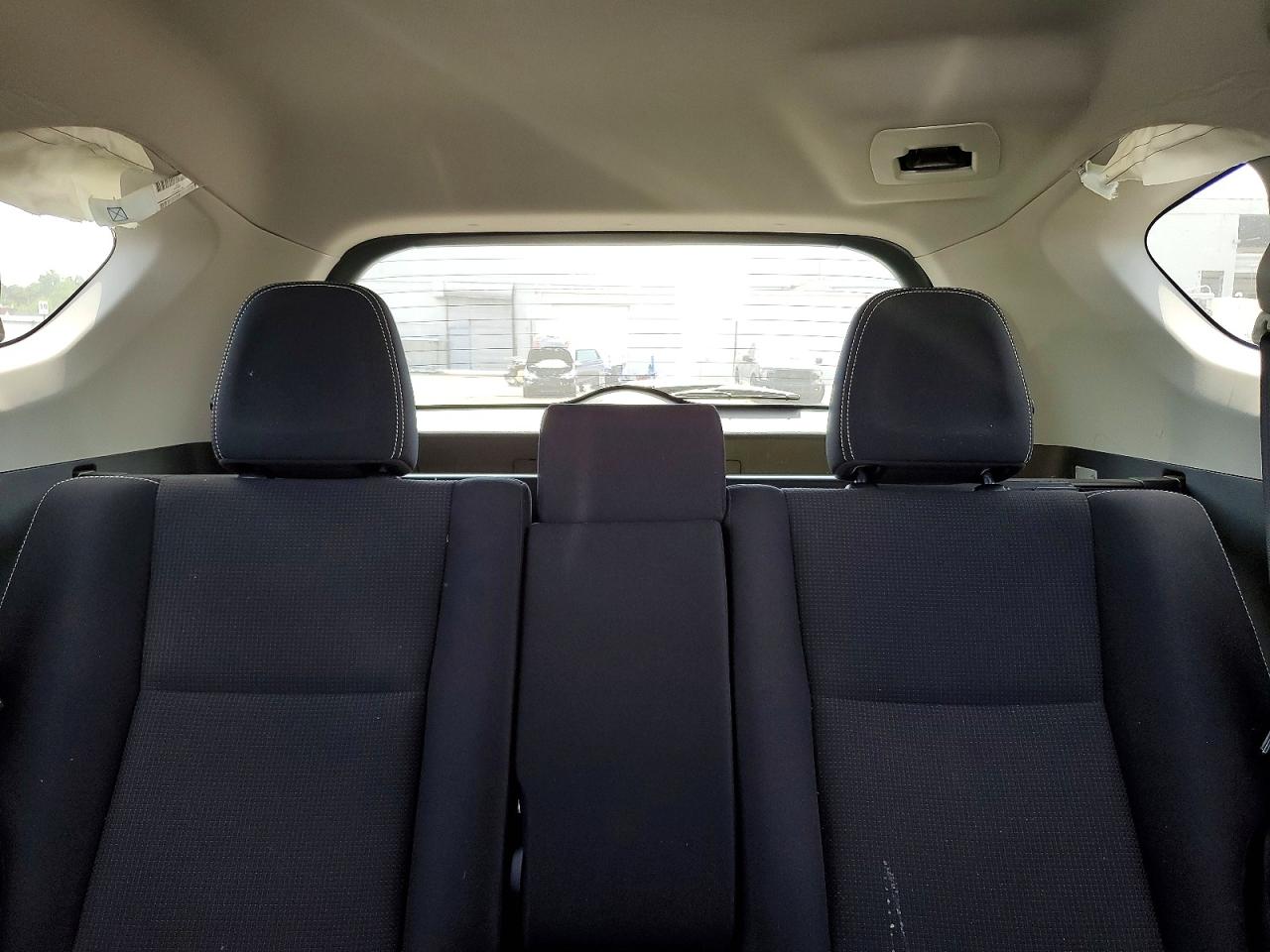 2017 TOYOTA RAV4 XLE photo 28