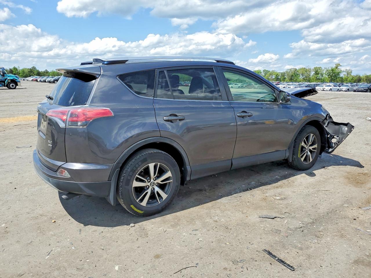 2017 TOYOTA RAV4 XLE photo 7