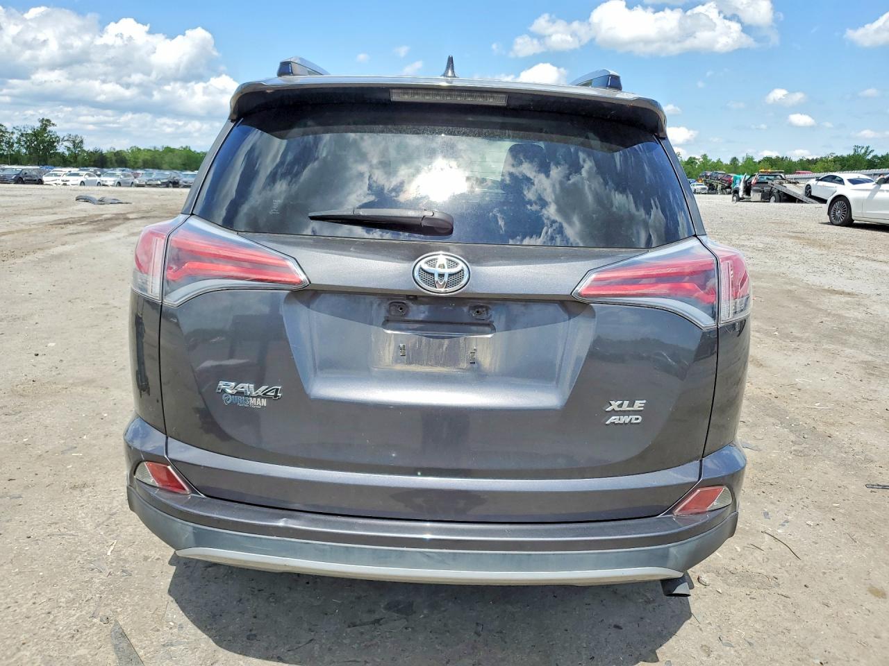 2017 TOYOTA RAV4 XLE photo 16