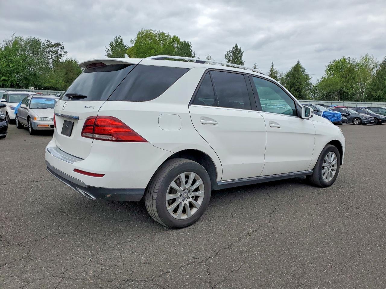 2016 MERCEDES-BENZ GLE 300D 4MATIC photo 5