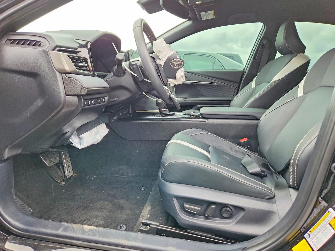 2025 TOYOTA CAMRY SE photo 13