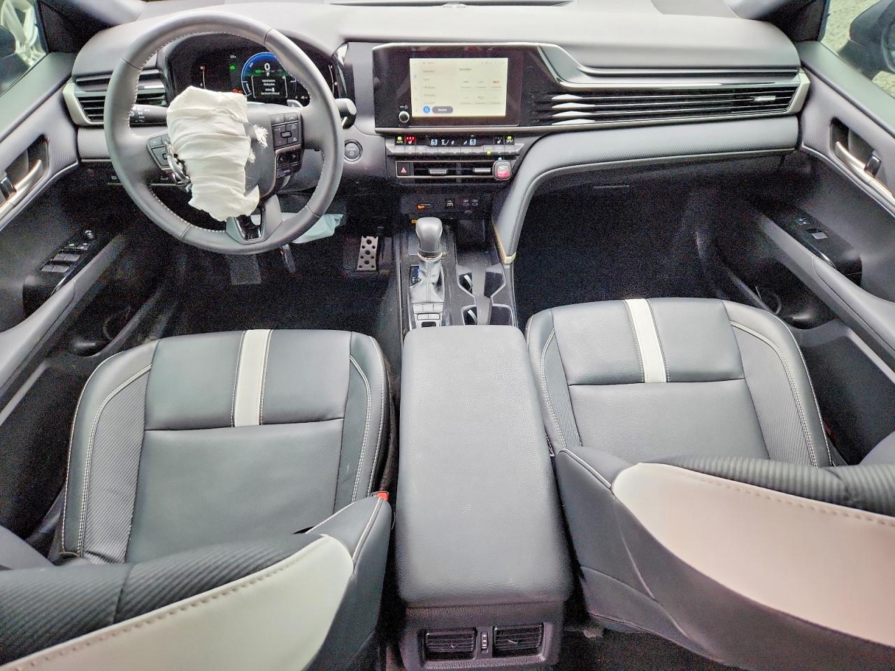 2025 TOYOTA CAMRY SE photo 15
