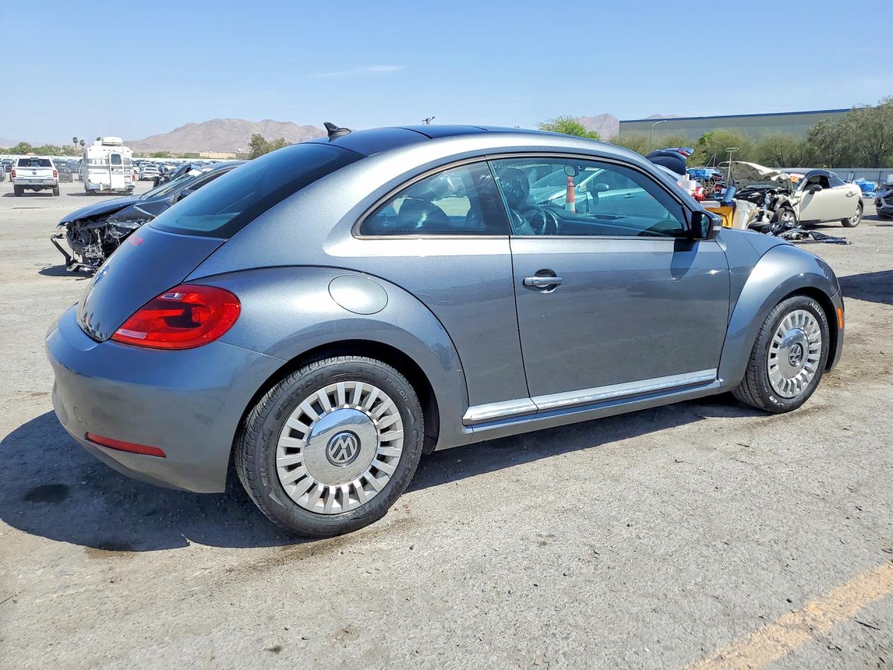 2014 VOLKSWAGEN BEETLE photo 5