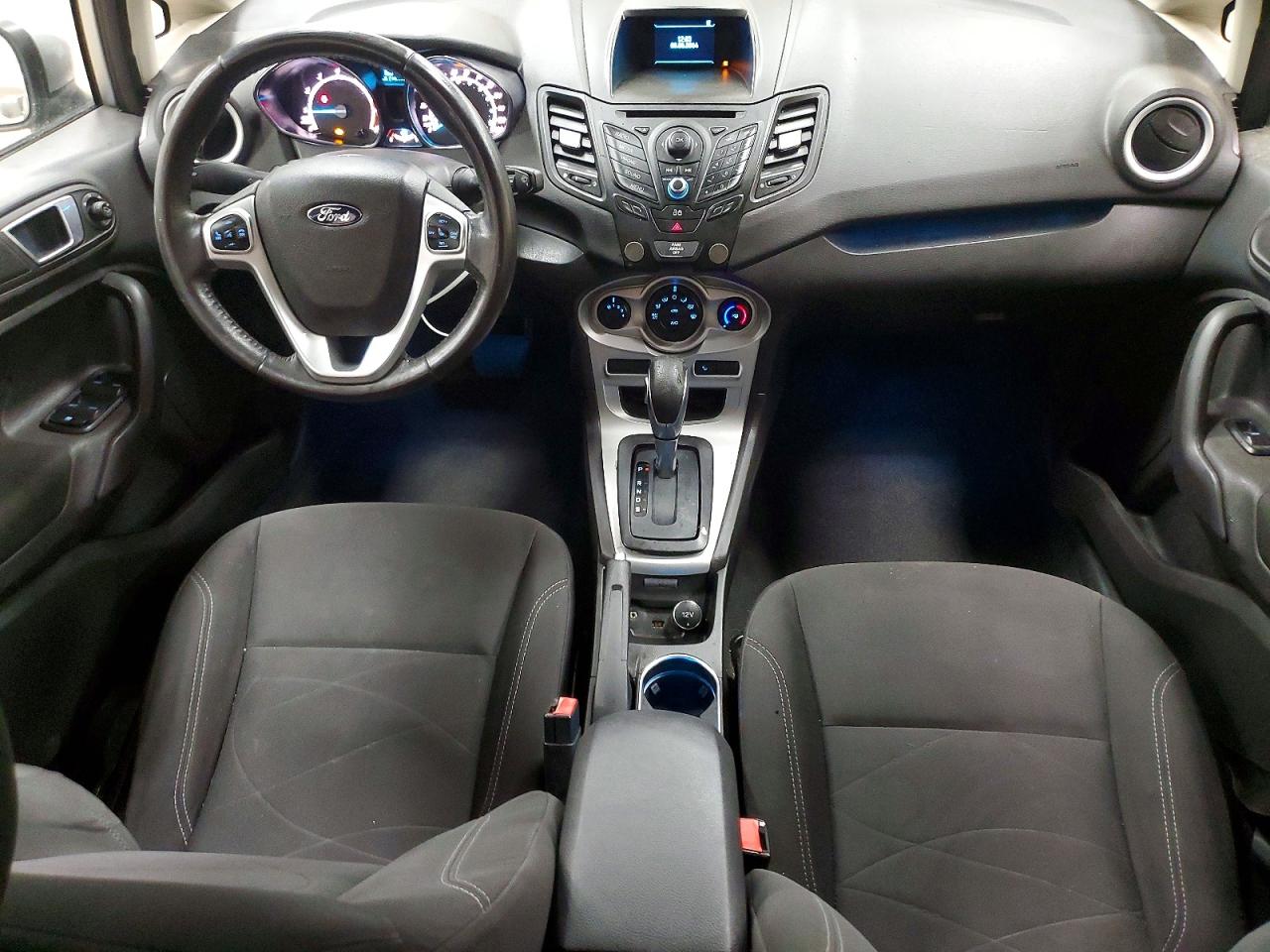 2015 FORD FIESTA SE photo 15