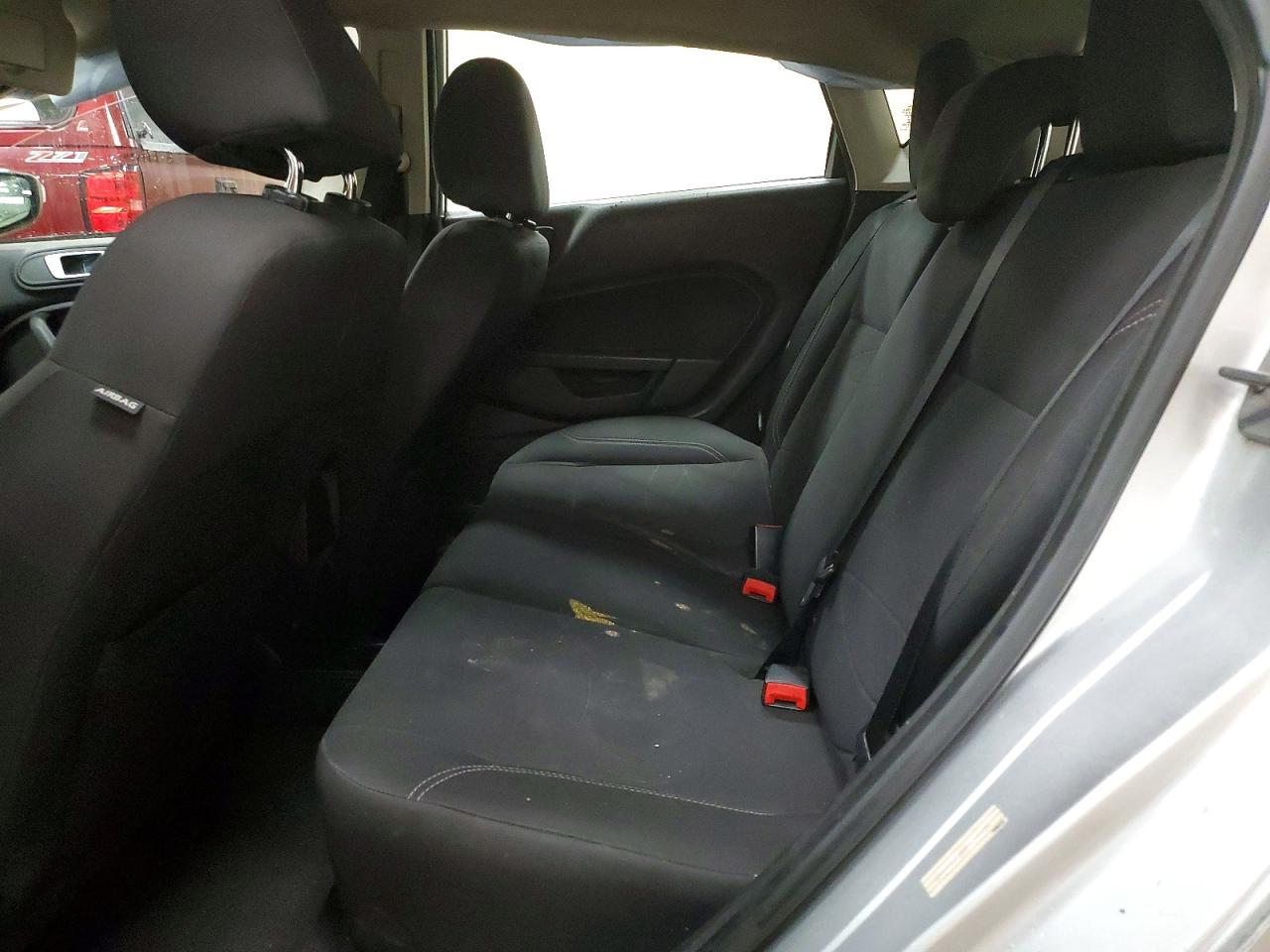 2015 FORD FIESTA SE photo 19