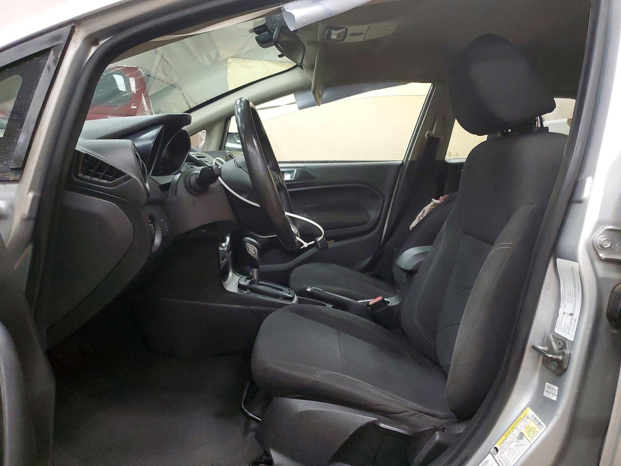 2015 FORD FIESTA SE photo 13