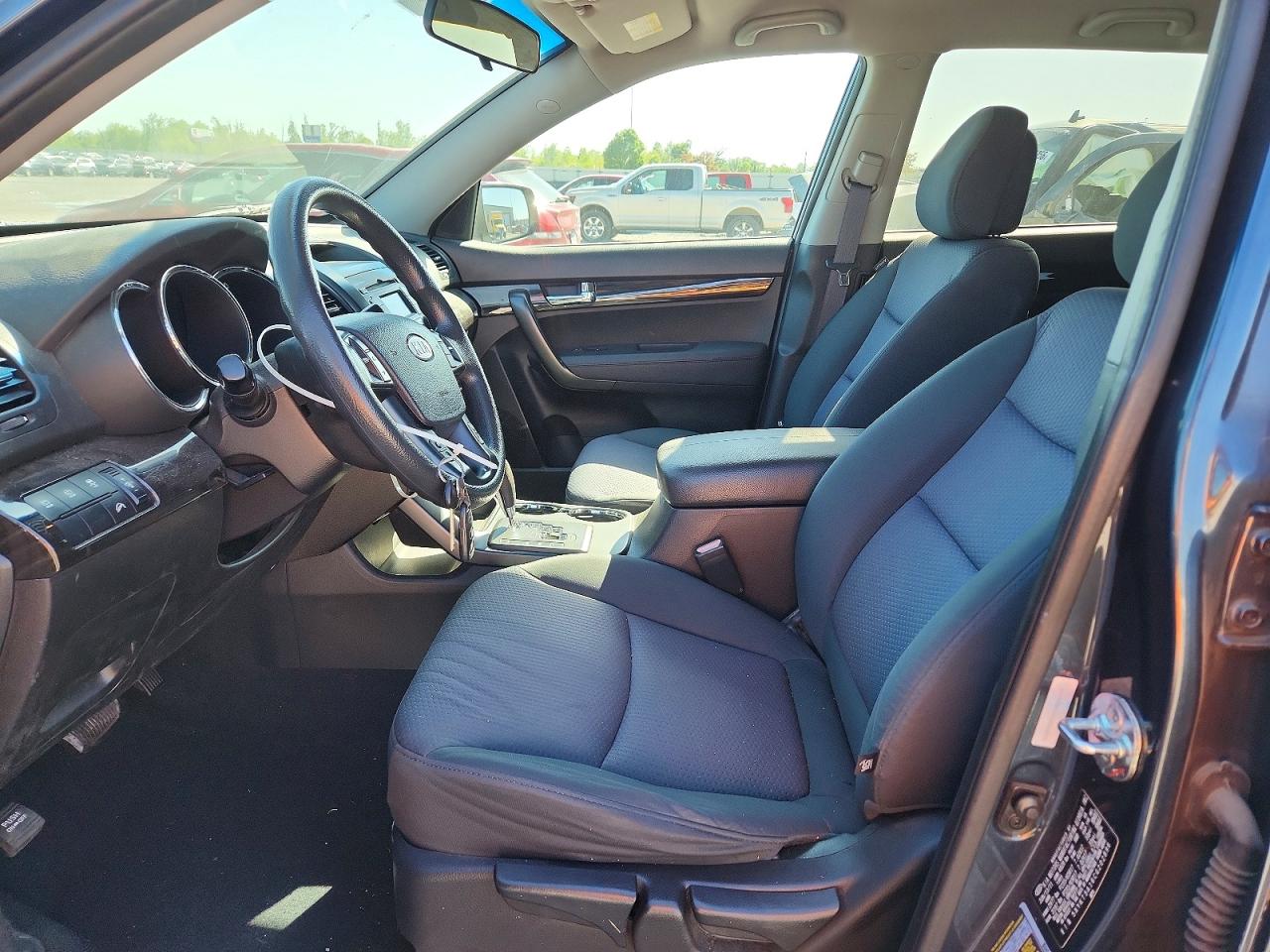 2012 KIA SORENTO LX photo 13