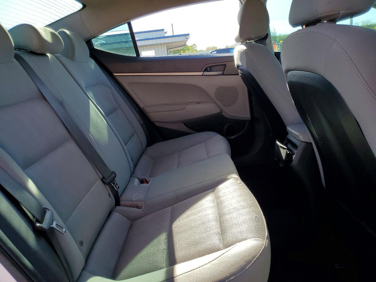 2017 HYUNDAI ELANTRA SE photo 28