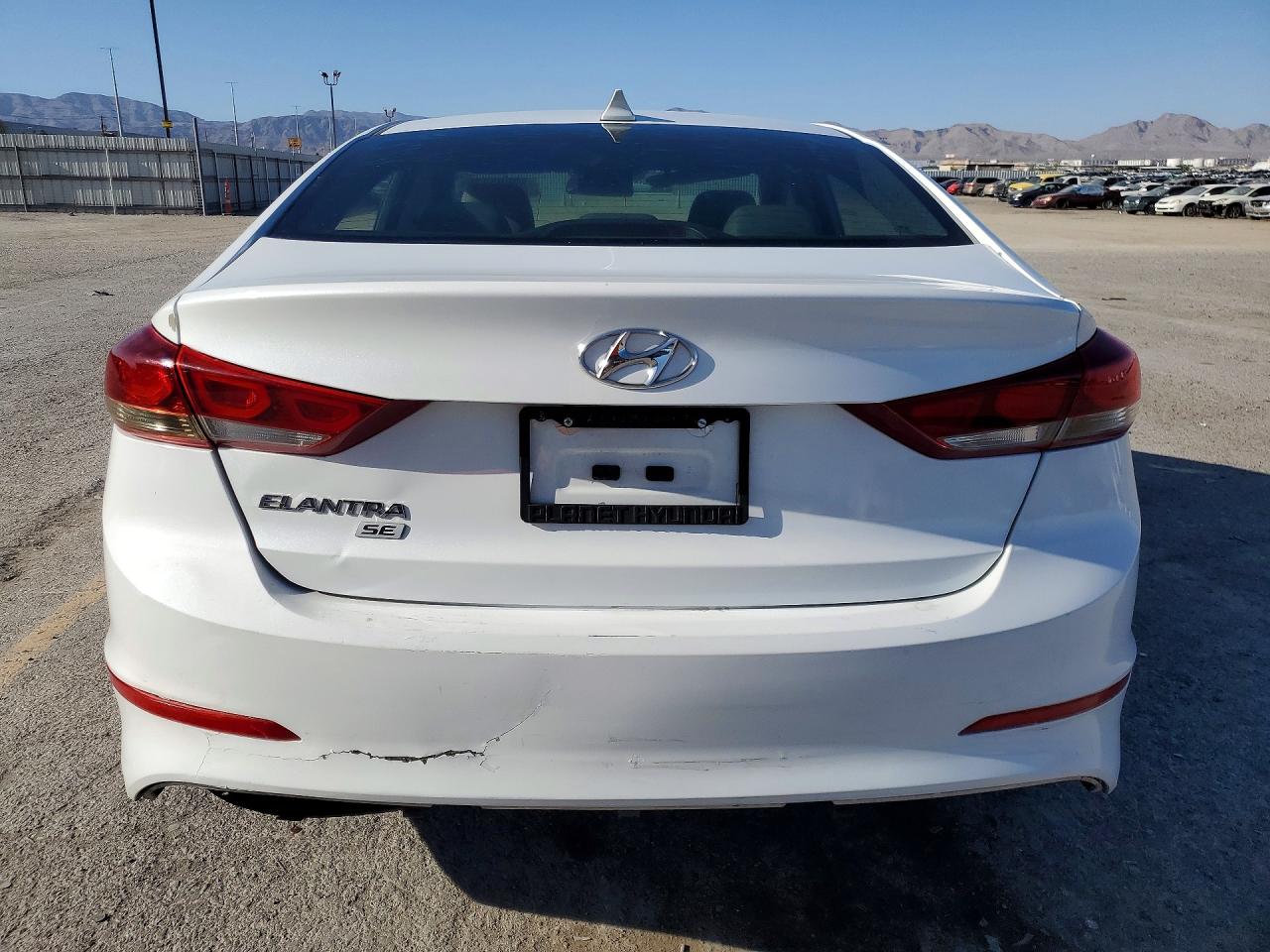 2017 HYUNDAI ELANTRA SE photo 16